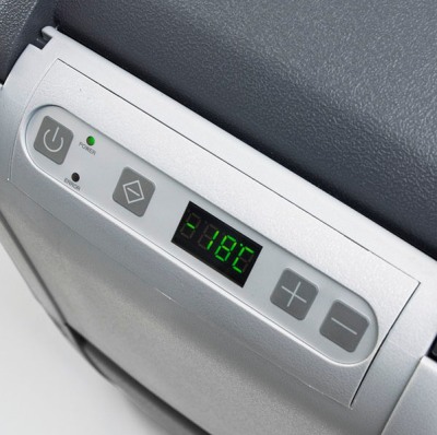 Автомобильный холодильник Waeco Coolfreeze CDF 26 - панель управления и LCD дисплей